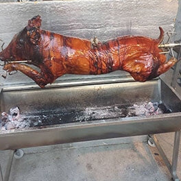 This_image_shows_Whole_pig_cooked_Spit_rotisserie
